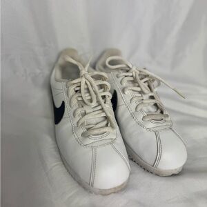 Retro Nike Cortez 1972 classic Nike sneakers w black white 4Y women’s/girls